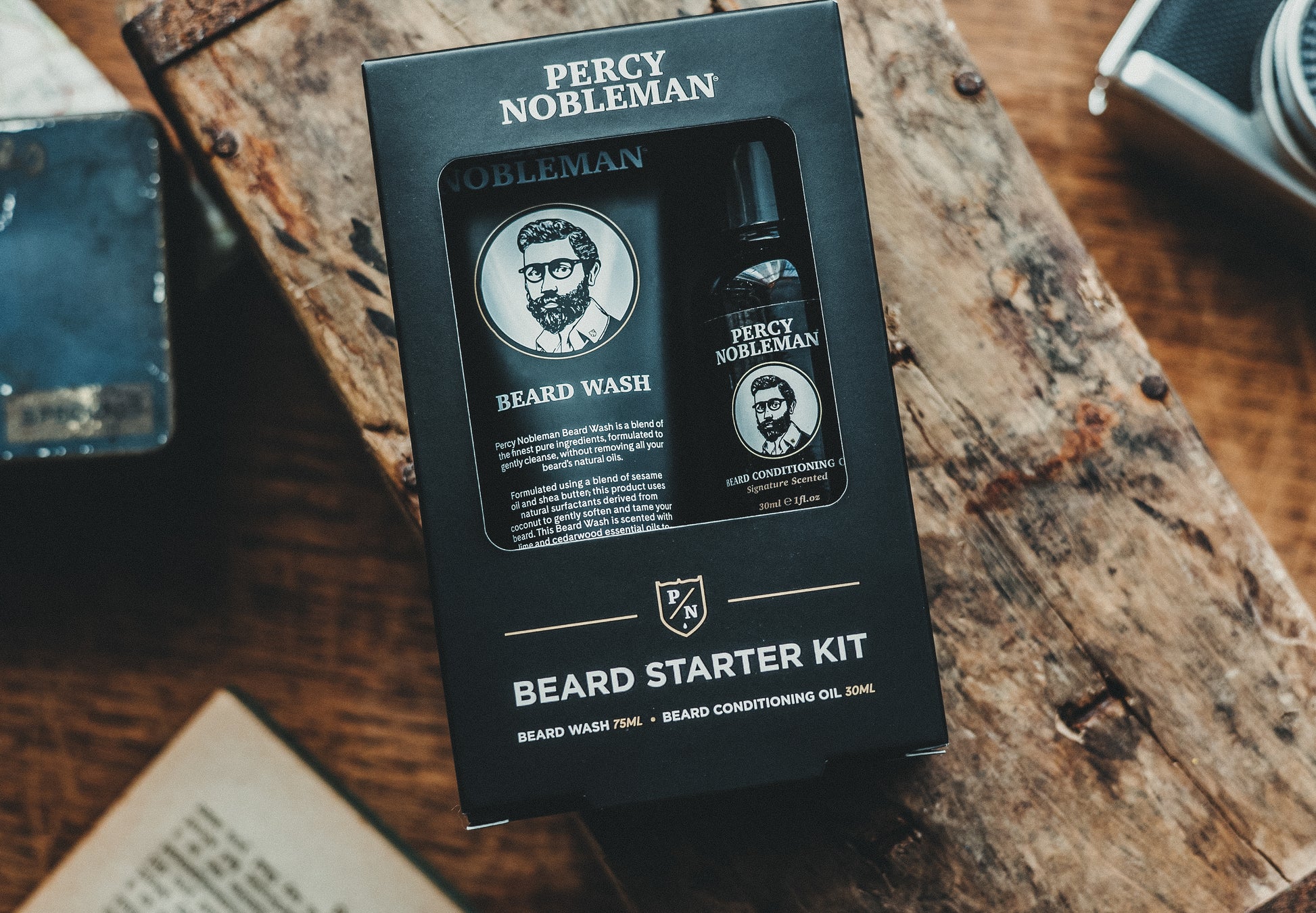Gjafakassi fyrir herra frá Percy Nobleman með  skegghreinsi í ferðastærð (75 ml) og skeggolíu (30 ml)