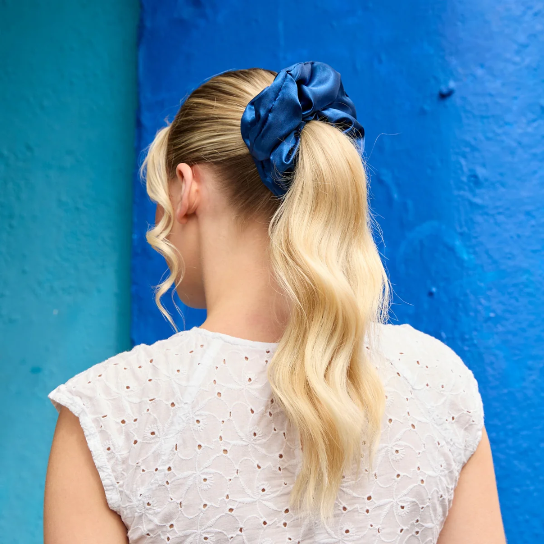 Silver Cloud Santorini Satín hárteygja Oversized Navy